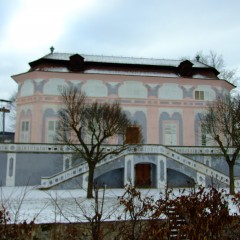 Tourist site (mansion / villa / palace) source: Wikimedia Commons