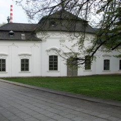 Tourist site (gallery, chateau, museum) source: Wikimedia Commons