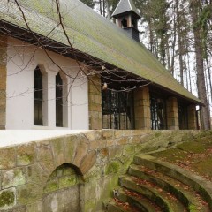 Turistická atraktivita (pramen / studánka, kaple) zdroj: Mladí ochránci přírody - estudanky.cz