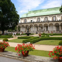 Tourist site (gallery, archaeological monument, castle, religious monument, mansion / villa / palace, museum) source: Wikimedia Commons