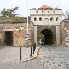 Tourist site (gallery, sight-seeing location, city fortification, archaeological monument, museum, cellar) source: Wikimedia Commons