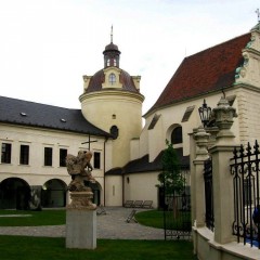 Tourist site (gallery, church, religious monument, museum, cellar) source: Wikimedia Commons