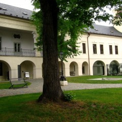 Tourist site (gallery, church, religious monument, museum, cellar) source: Wikimedia Commons