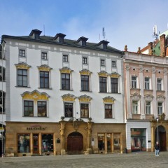 Tourist site (mansion / villa / palace) source: Wikimedia Commons