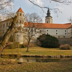 Tourist site (church) source: Wikimedia Commons