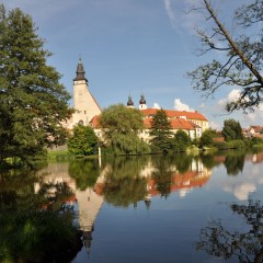 Tourist site (church) source: Wikimedia Commons