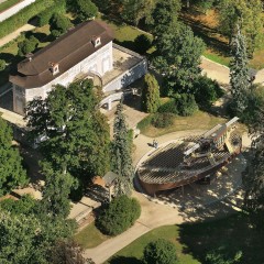 Tourist site (mansion / villa / palace) source: Wikimedia Commons