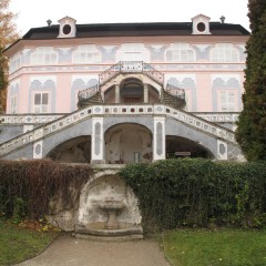 Tourist site (mansion / villa / palace) source: Wikimedia Commons