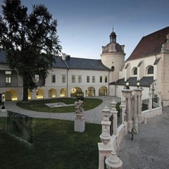 Tourist site (gallery, church, religious monument, museum, cellar) source: Czechtourism