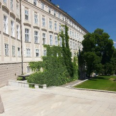 Tourist site (gallery, archaeological monument, castle, religious monument, mansion / villa / palace, museum) source: Czechtourism