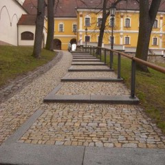 Tourist site (sight-seeing location, church) source: Wikimedia Commons