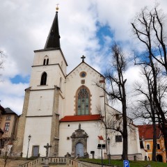 Tourist site (sight-seeing location, church) source: Wikimedia Commons